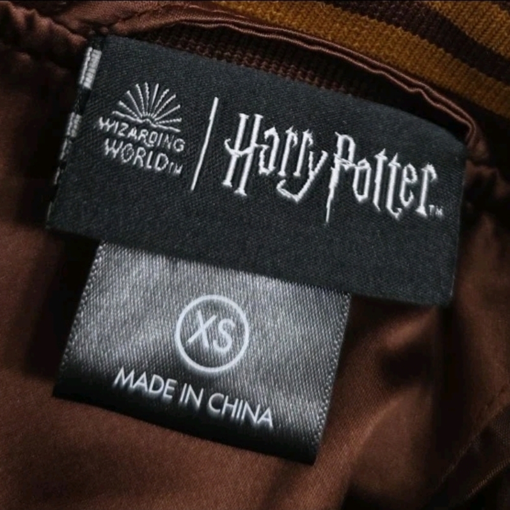 Authentic BoxLunch Exclusive Harry Potter Hufflepuff Satin Varsity Bomber Jacket - Picture 8 of 9